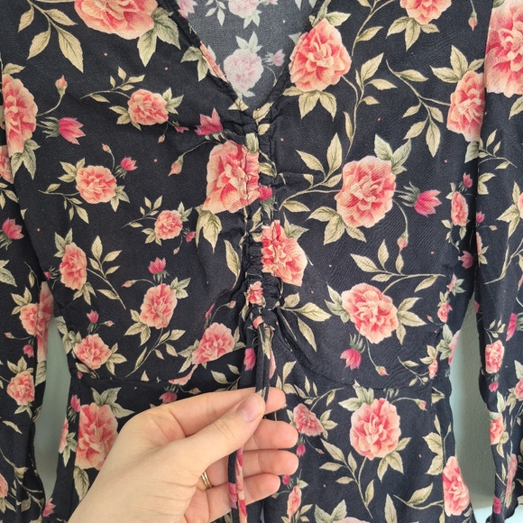 Zara Woman's Feminine Black Cropped Floral Ruched Peplum Blouse Size Small - Picture 3 of 6